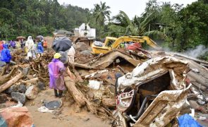 Pelo menos 122 mortos em aluimentos de terra no sul da Índia