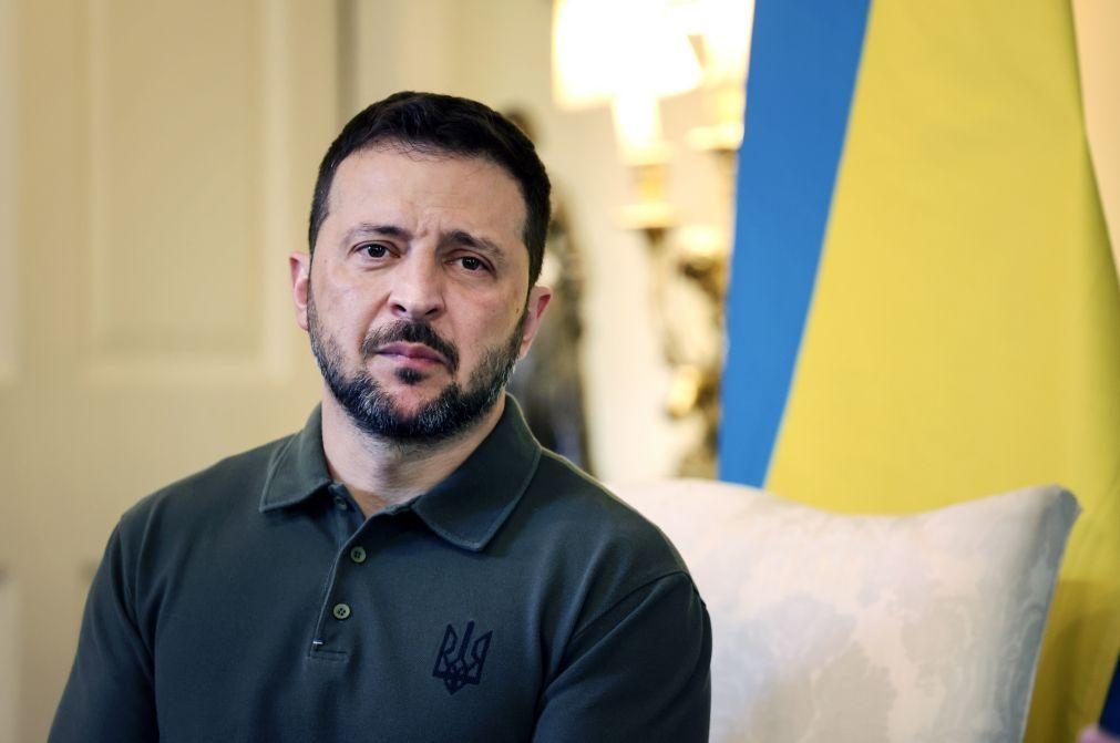 Zelensky atribui avanços russos a falta de apoio militar ocidental