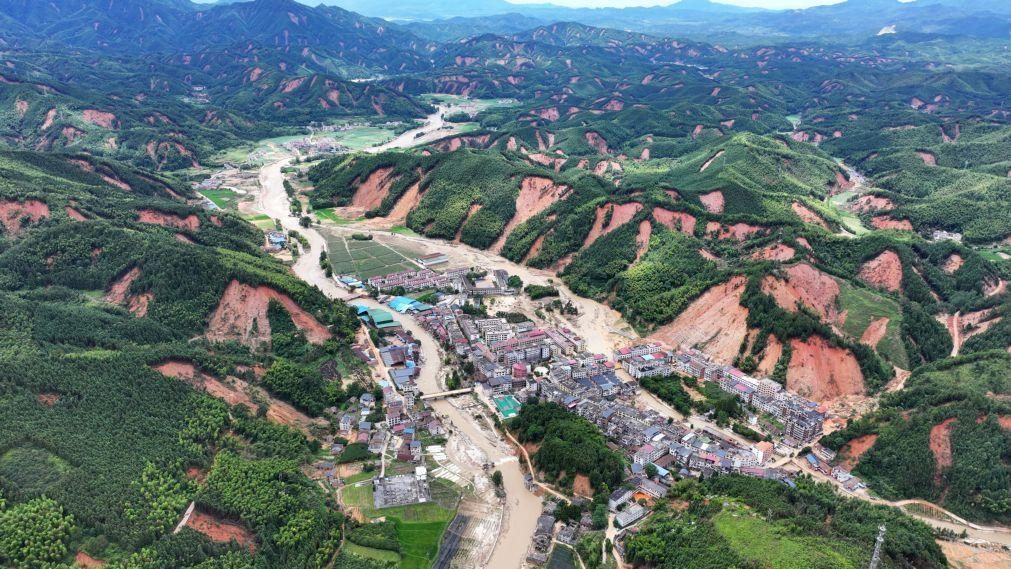 Mais de 1,2 milhões de pessoas afetadas pelas fortes chuvas no centro da China