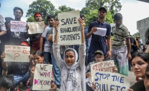 Estudantes do Bangladesh voltam a manifestar-se contra o governo em Daca