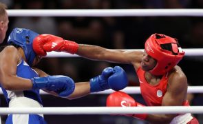 Pugilista Ngamba garante primeira medalha olímpica da história para refugiados