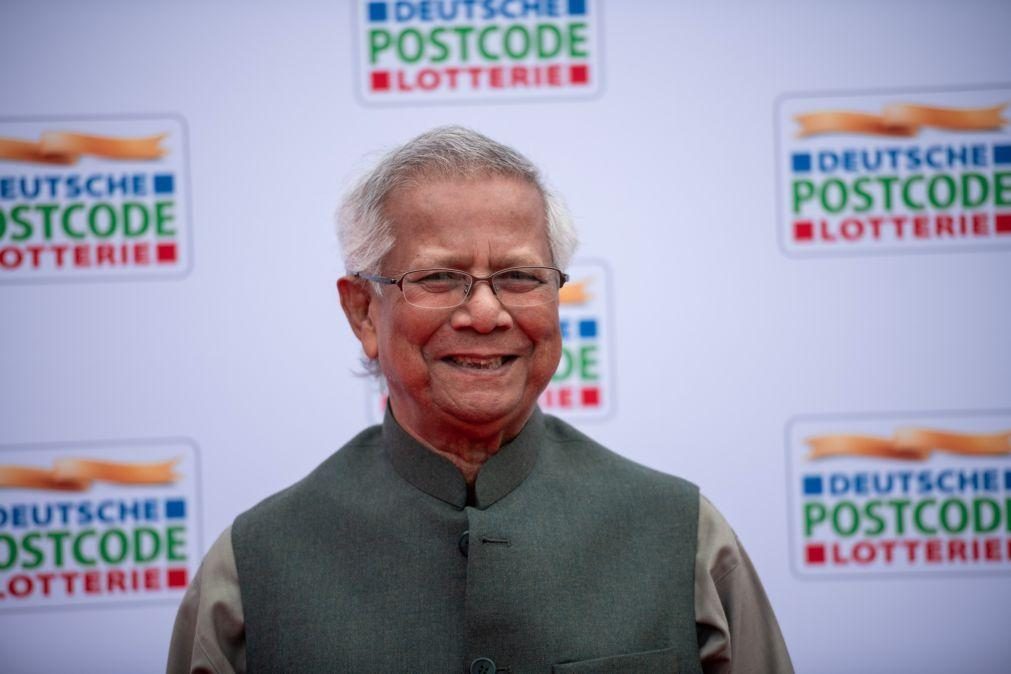 Presidente do Bangladesh nomeia Nobel da Paz Muhammad Yunus líder do Governo interino