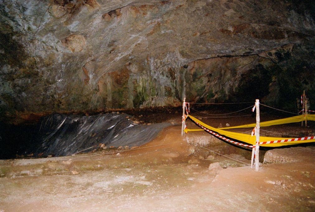 Nova campanha arqueológica na gruta da Avecasta revela descobertas de material medieval