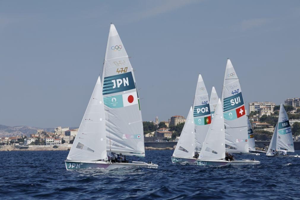 Velejadores Carolina João e Diogo Costa quintos na classe 470 em Paris2024