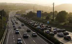 Trânsito reaberto na A5 entre Lisboa e Cascais após acidente com um morto