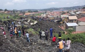 Duas crianças entre oito mortos após deslizamento de aterro sanitário no Uganda