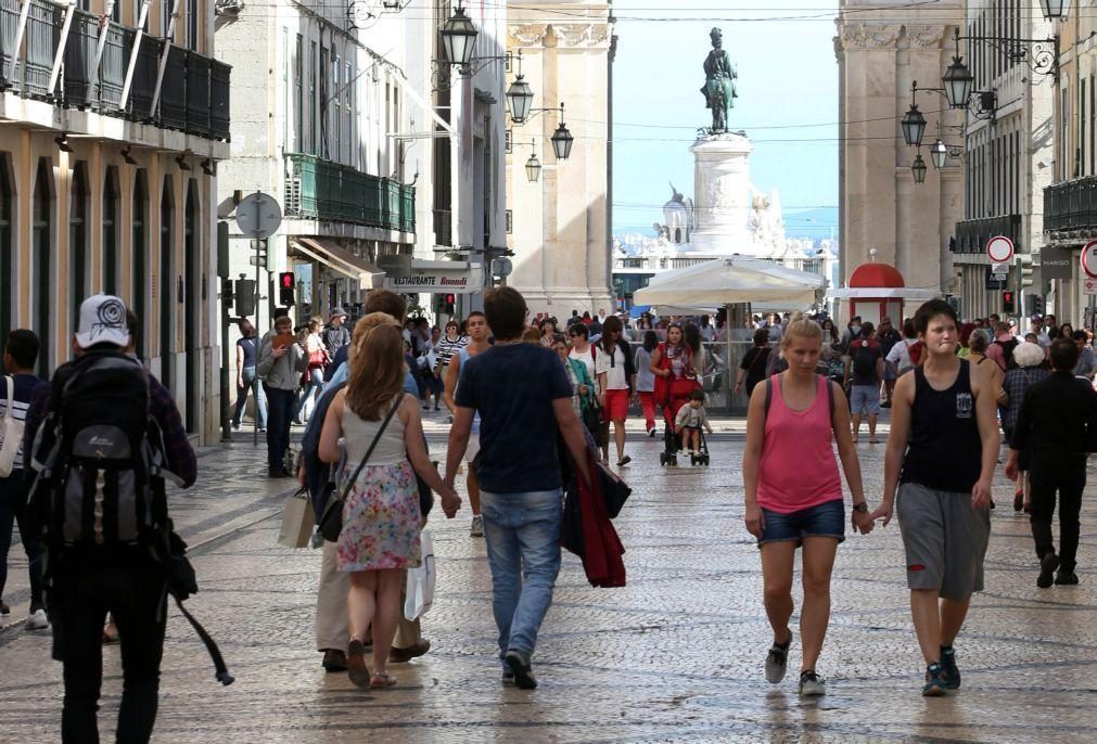 Rendimento real 'per capita' das famílias na OCDE sobe 0,9% no 1.º trimestre