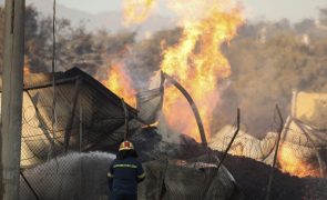 Prossegue quarto dia de combate a incêndio em torno de Atenas