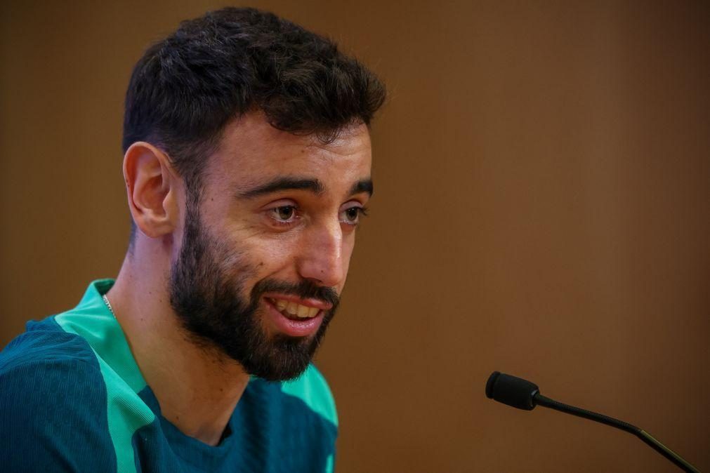 Bruno Fernandes renova com Manchester United até 2027