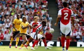 Arsenal vence vence na estreia, Nuno Espírito Santo empata nos últimos minutos