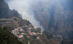 Controladas as duas frentes do incêndio no concelho de Câmara de Lobos