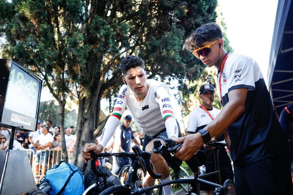 João Almeida terceiro em etapa da Vuelta vencida por Primoz Roglic