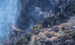 Fogo continua em 2 frentes para cordilheira central da Madeira