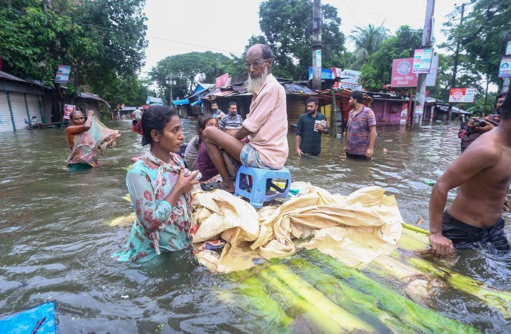 Pelo menos 52 mortos no Bangladesh devido às fortes chuvas e inundações repentinas