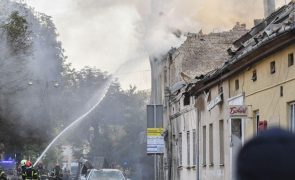 Pelo menos sete mortos, incluindo três crianças em ataque russo a Lviv