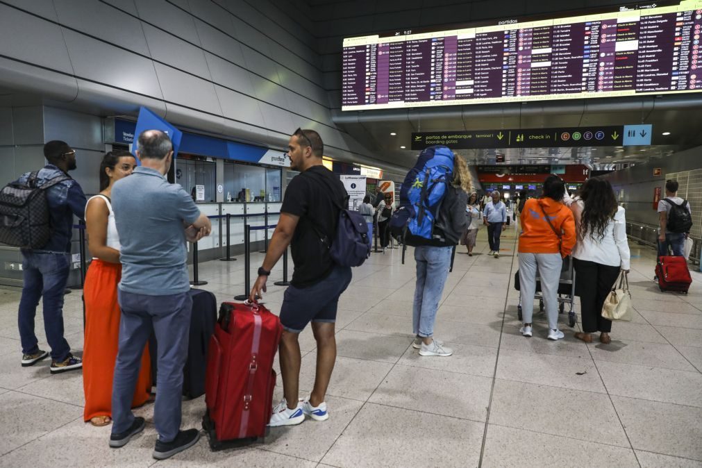 Três homens detidos no aeroporto de Lisboa com 29 mil doses de cocaína