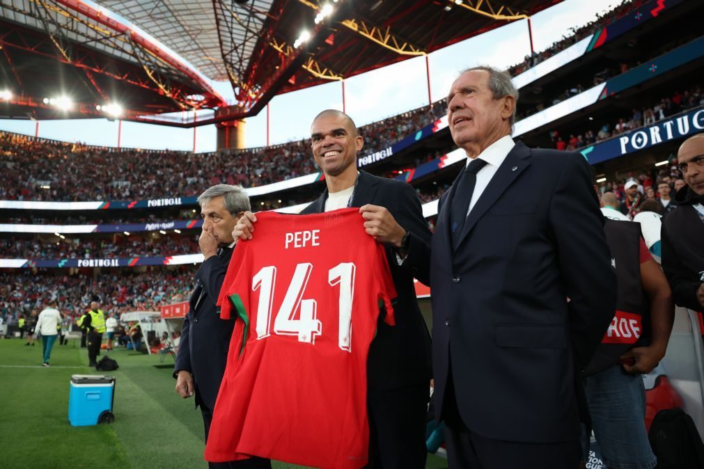 Liga Nações: FPF homenageia Pepe antes de jogo com Croácia com aplauso de Modric