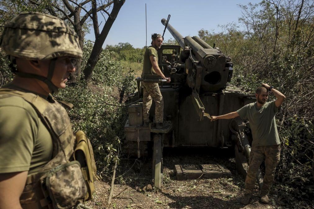 Paris vai financiar equipamento militar para a Ucrânia com ativos russos confiscados