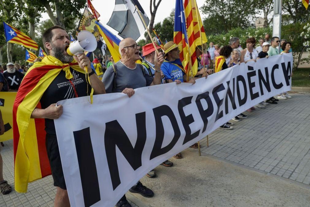 Independentistas catalães voltam hoje às ruas no dia da região