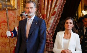 Felipe VI - Enfrenta familiares e dá murro na mesa: “Isto não…”