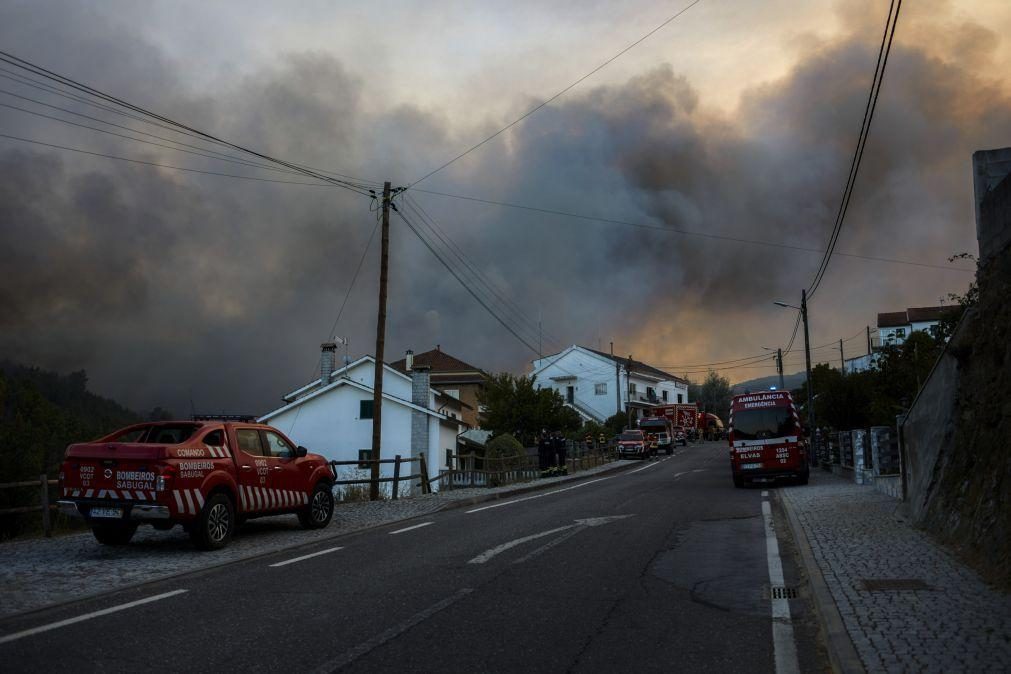 647 operacionais combatem fogo no Fundão e 211 em Seia