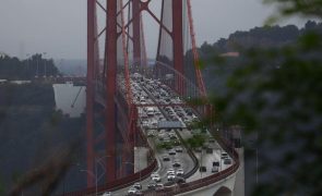 Ponte 25 de Abril encerrada ao trânsito devido a operação da Polícia Judiciária