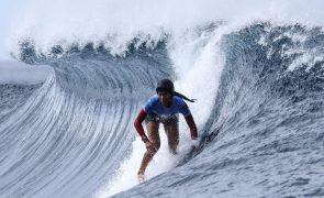 Surfista Teresa Bonvalot quarta em campeonato de qualificação em França