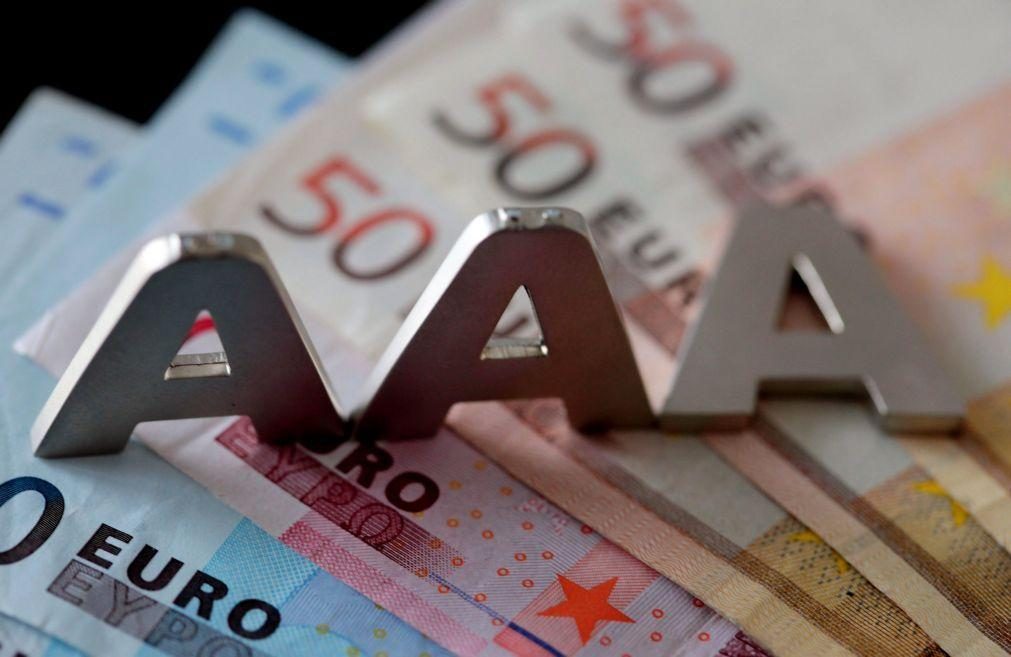 Fitch confirma 'rating' de Portugal em 'A-' e melhora 'outlook' para 'positivo'