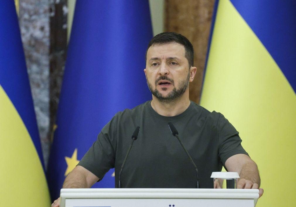 Zelensky diz que Rússia lançou 900 bombas, 400 'drones' e 30 mísseis numa semana