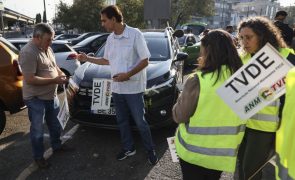 Motoristas e parceiros TVDE rumam ao parlamento em protesto