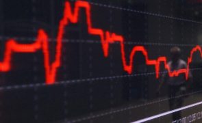 Bolsa de Tóquio abre a perder 3,83%