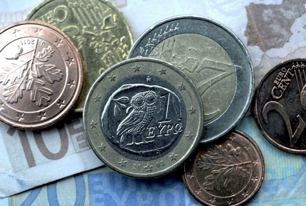 Euro perde terreno e desce do patamar dos 1,11 dólares