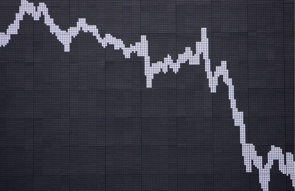 Bolsa de Tóquio fecha a perder 2,18%