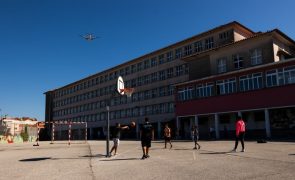 Trabalhadores não docentes em greve com expectativa de encerrar maioria das escolas