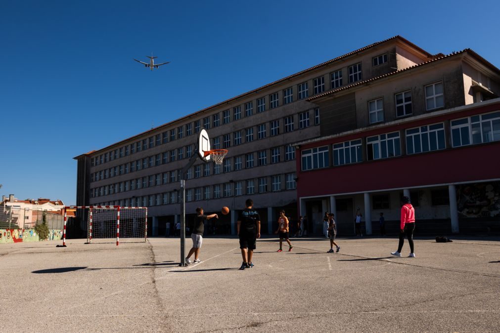 Trabalhadores não docentes em greve com expectativa de encerrar maioria das escolas