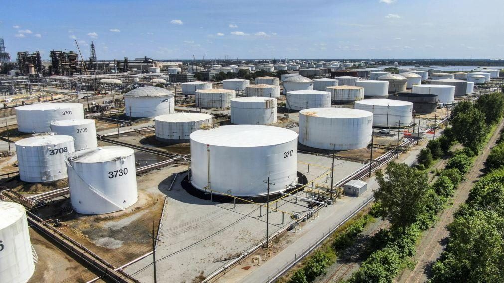 Petróleo continua a subir após revalorização de 5% devido às tensões no Médio Oriente