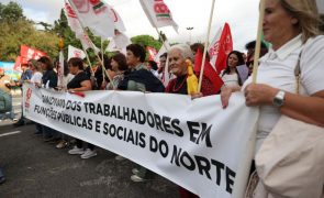 Centenas de trabalhadores não docentes protestam por melhores condições de trabalho