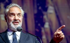 Realizador Sam Mendes satiriza filmes de super-heróis na nova série 