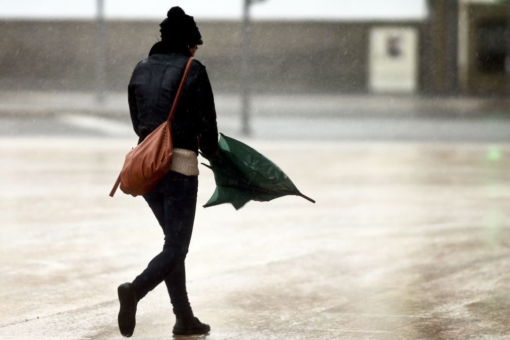 Cinco distritos sob aviso laranja e sete sob aviso amarelo devido a chuva forte