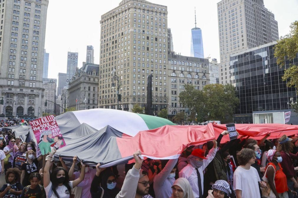 Palestinianos e judeus marcham em Nova Iorque pelo fim 