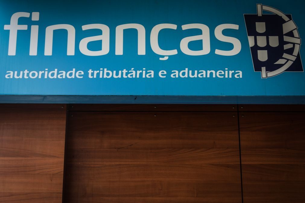 Reunião geral de trabalhadores dos impostos encerra 80% dos serviços de Finanças