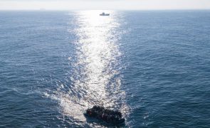 Bebé morto em naufrágio no canal da Mancha de barco com imigrantes