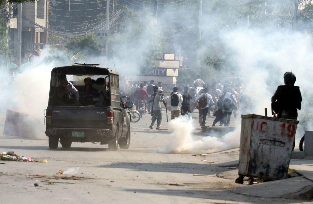 Paquistão proíbe manifestações contra suposta violação de estudante