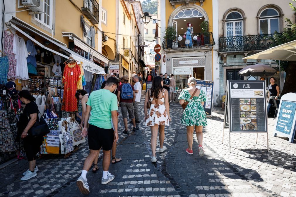 Receitas turísticas atingem máximo de 4.100 ME em agosto