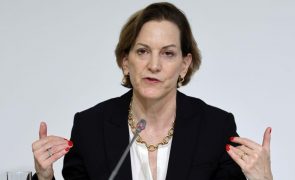 Jornalista e historiadora Anne Applebaum apela a apoio continuado à Ucrânia