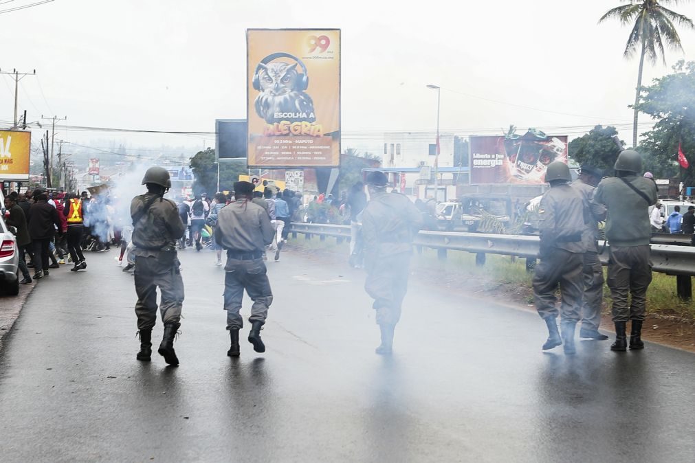 Polícia carrega sobre manifestantes no centro de Maputo