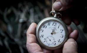 Relógios atrasam uma hora na madrugada de domingo