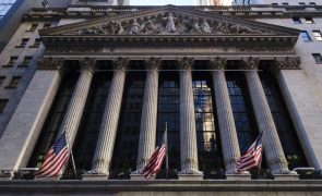 Wall Street inicia sessão em alta e taxas das obrigações descem