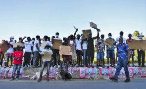 Maputo volta à normalidade sem internet e com estudantes na rua