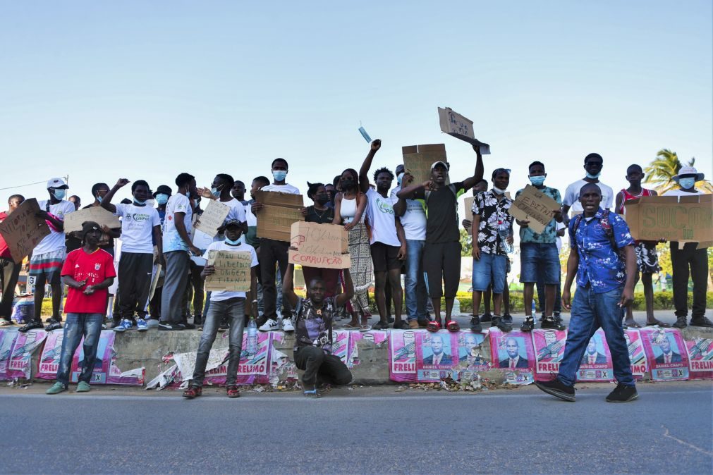 Maputo volta à normalidade sem internet e com estudantes na rua